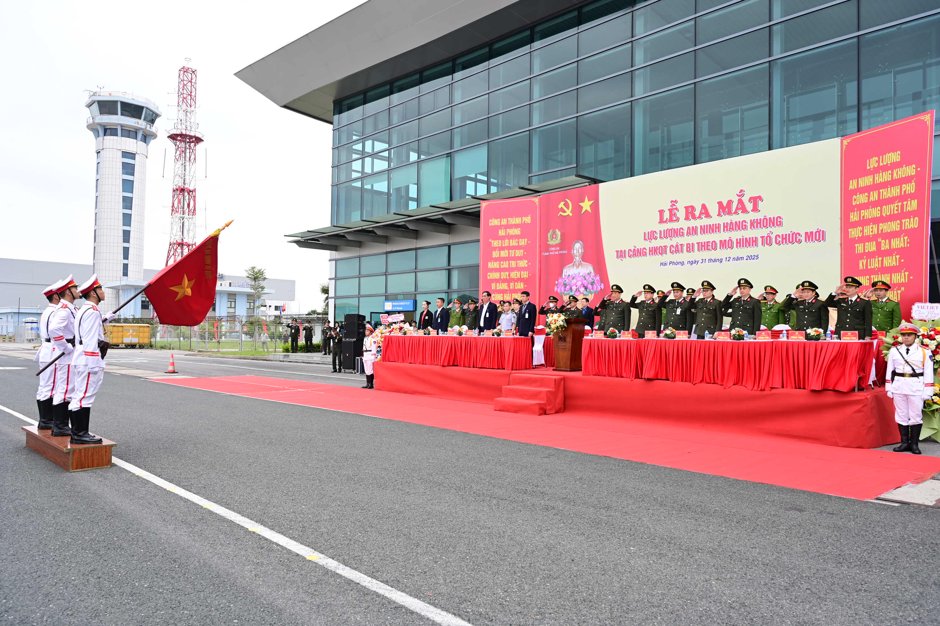 Công an thành phố ra mắt lực lượng An ninh hàng không theo mô hình tổ chức mới